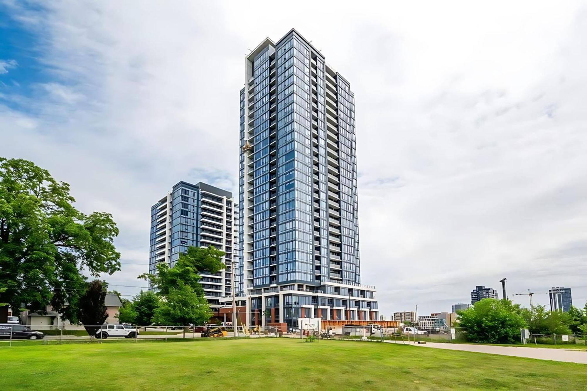 City View 1Br Condo - King Bed & Private Balcony Kitchener Exterior photo