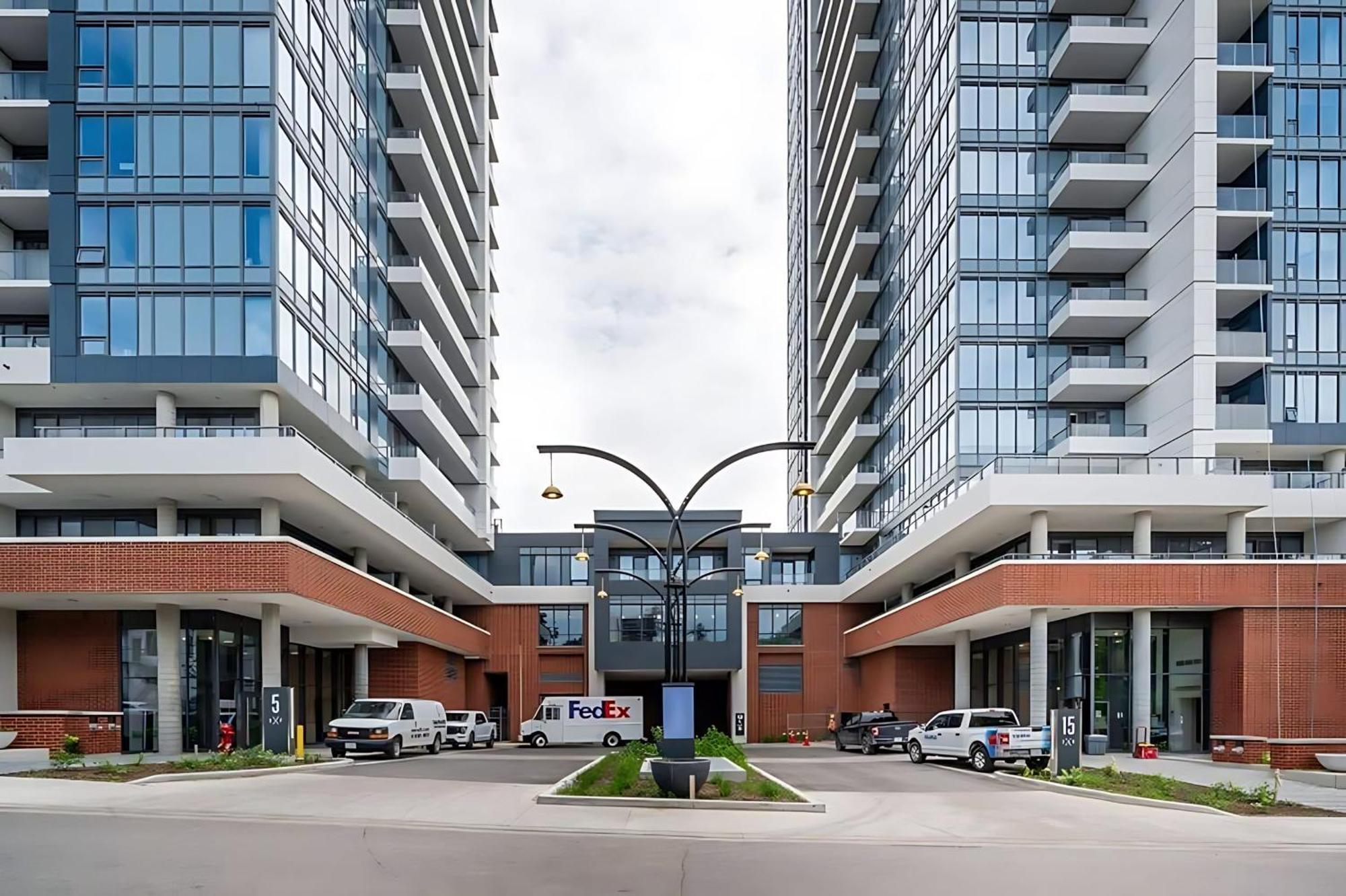 City View 1Br Condo - King Bed & Private Balcony Kitchener Exterior photo