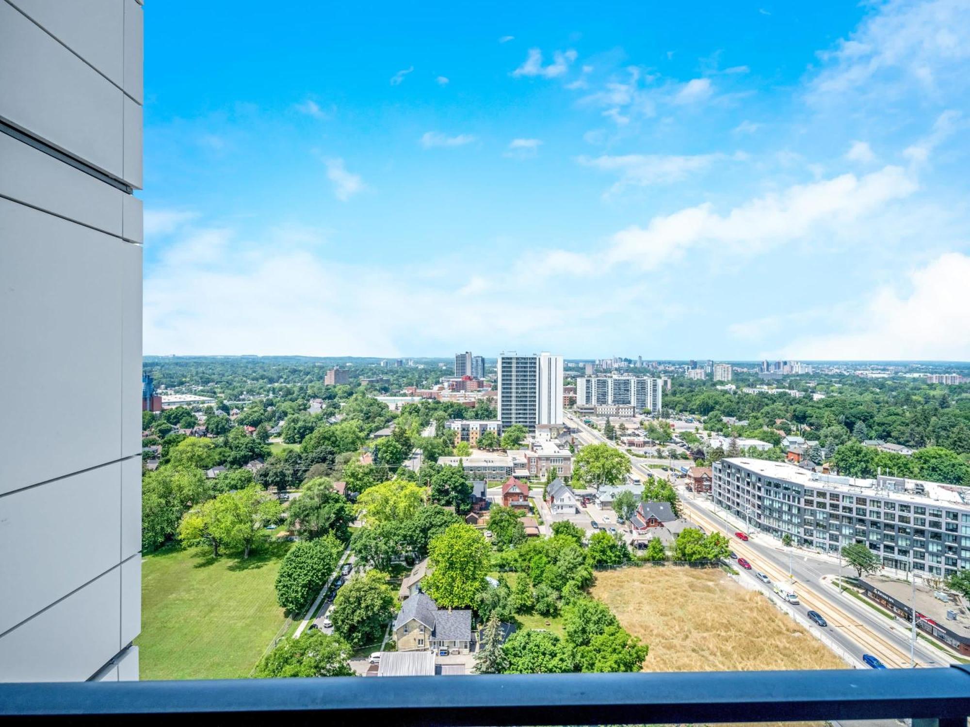 City View 1Br Condo - King Bed & Private Balcony Kitchener Exterior photo